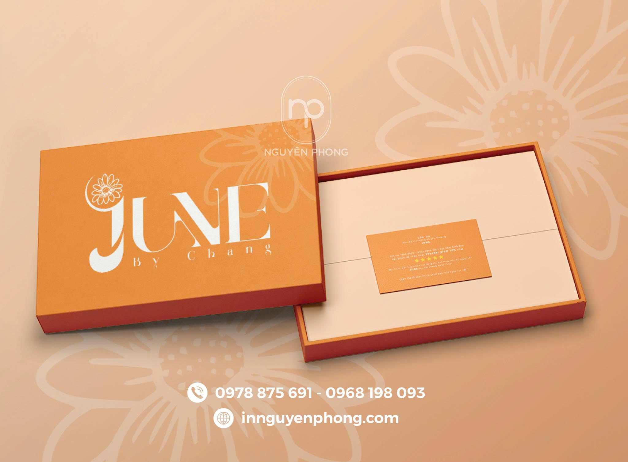 Mẫu hộp đựng quần áo đẹp ch shop thời trang